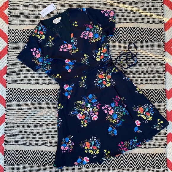 NWT Molly Bracken Floral Wrap Dress size M - Picture 1 of 8